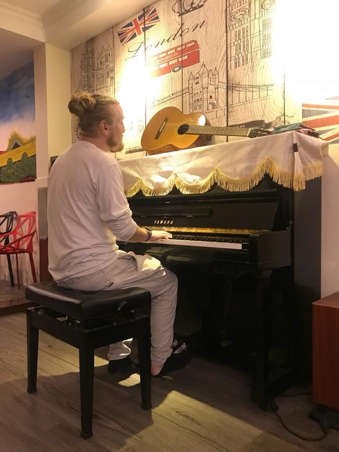 The Lily Hostel & Coffee Хошимин Экстерьер фото