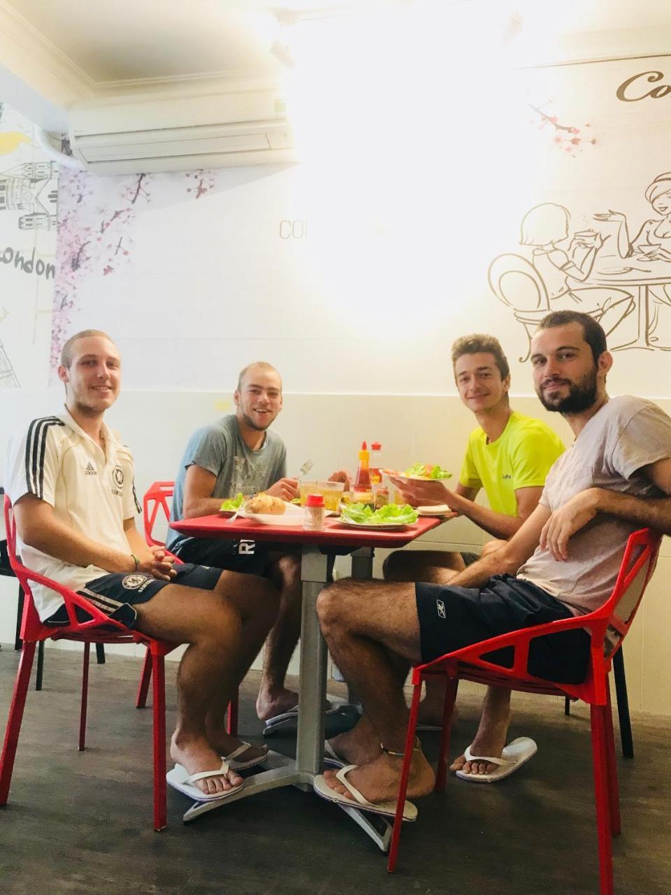 The Lily Hostel & Coffee Хошимин Экстерьер фото