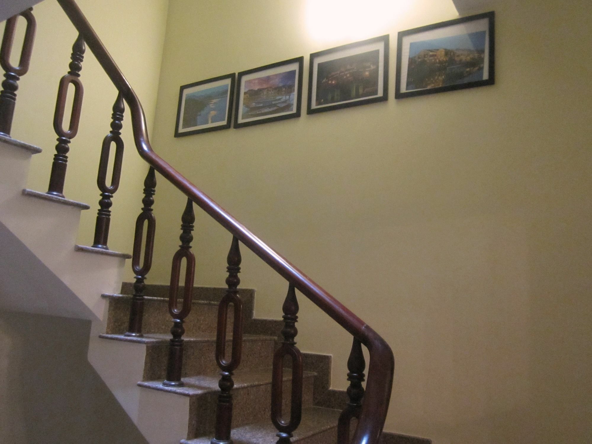 The Lily Hostel & Coffee Хошимин Экстерьер фото